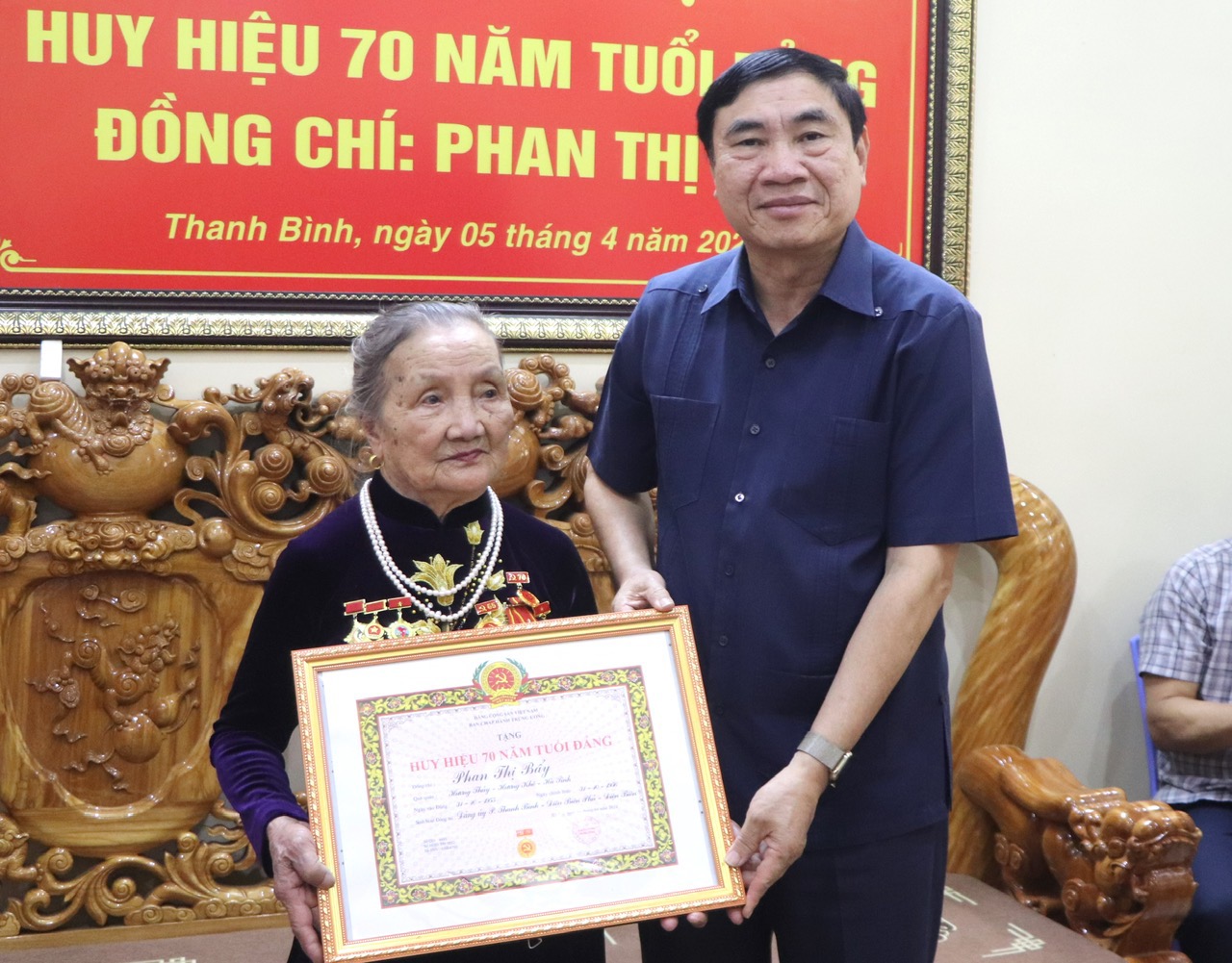 Trao-Huy-hieu-70-nam.jpg