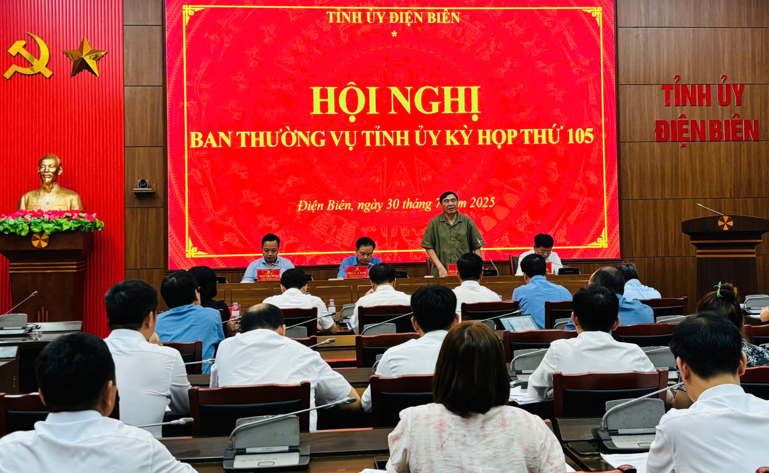 Ban-Th-ng-v-T-nh-y-duy-t-V-n-ki-n-30-7.jpg