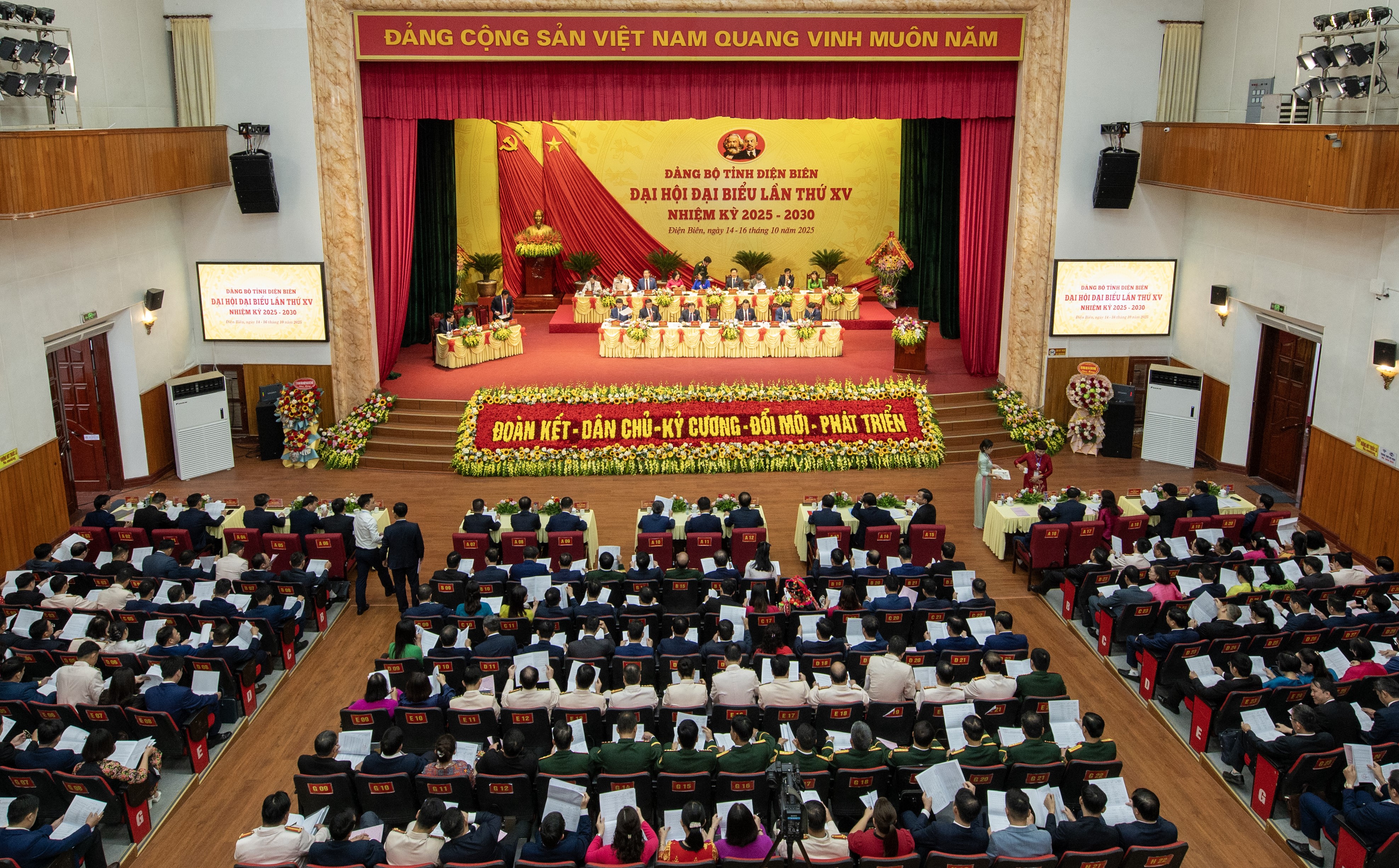 08_2025-10-16-11-quang-canh.jpg