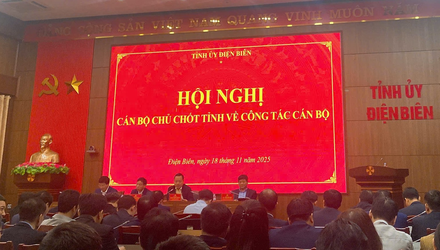 Quang-c-nh-H-i-ngh-18-11-2025.jpg